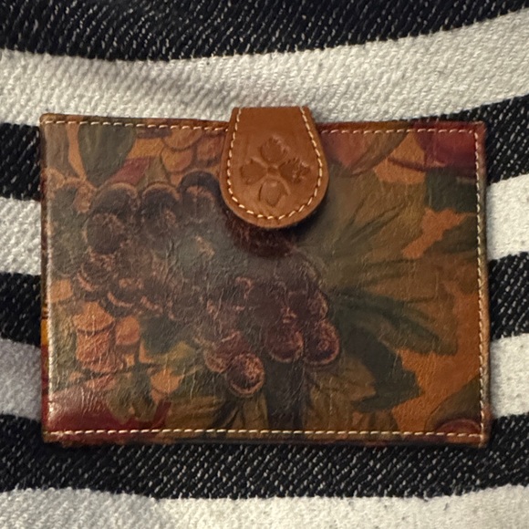 Patricia Nash Handbags - Patricia Nash Multicolor Floral Nazari Passport Holder